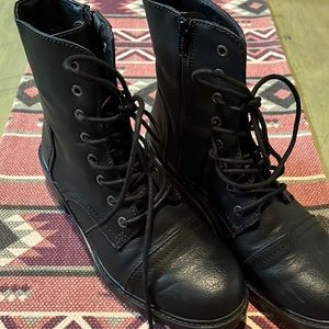 Universal Thread Combat Boot